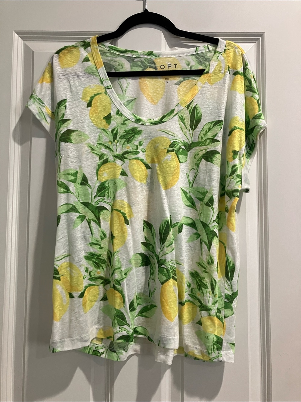LOFT White Linen Scoop Neck Tee with Yellow Lemon & Green Leaf Print